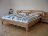 Dřevěné postele